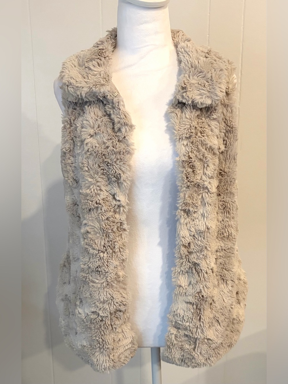 Dylan Textured Faux Fur Shearling Vest w/Collar & Pockets, Light Taupe, Size S